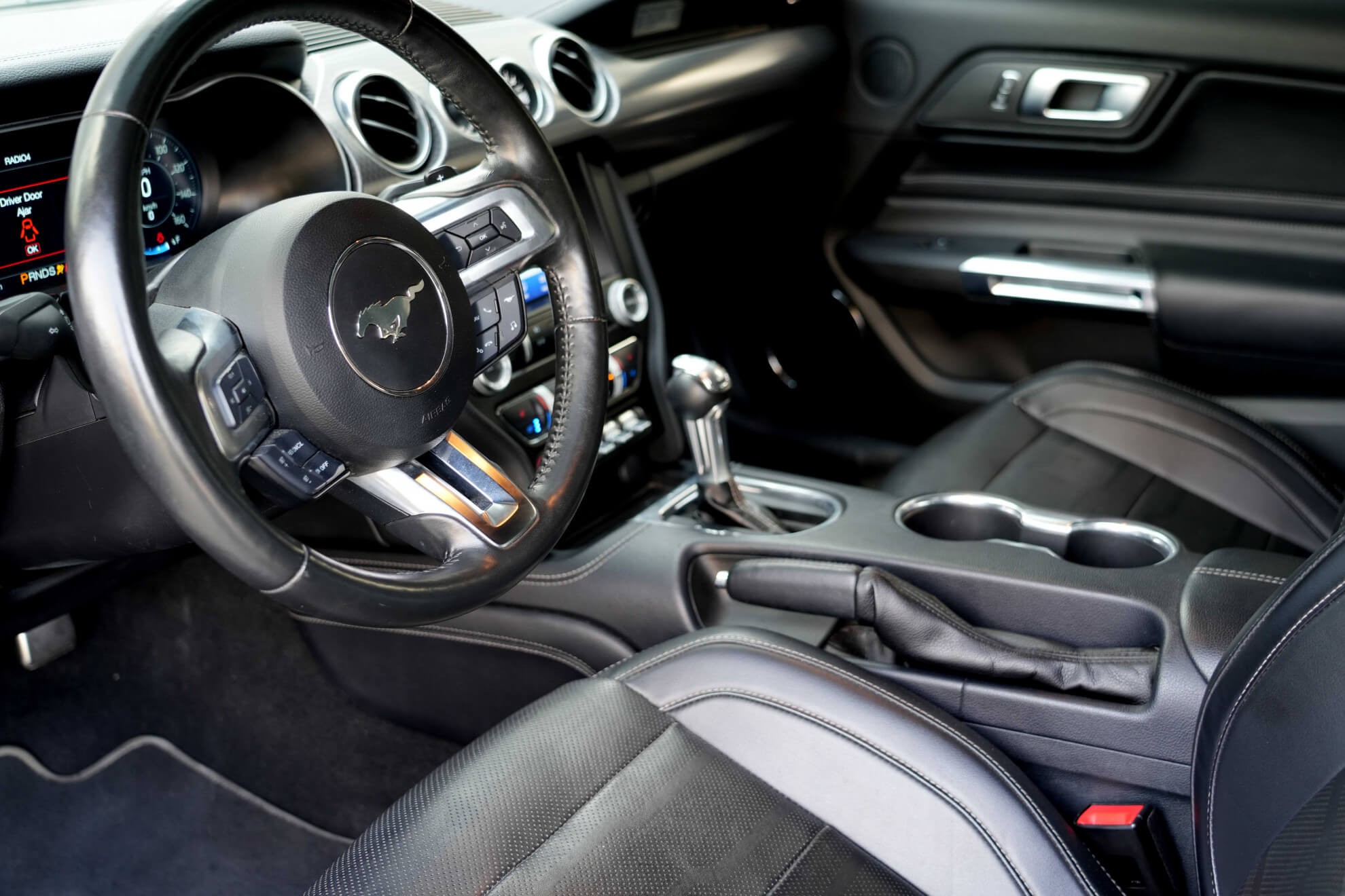 https://dev.quickdrive.ae/uploads/2022/09/03/Ford_Mustang-Ecoboost (4).jpg